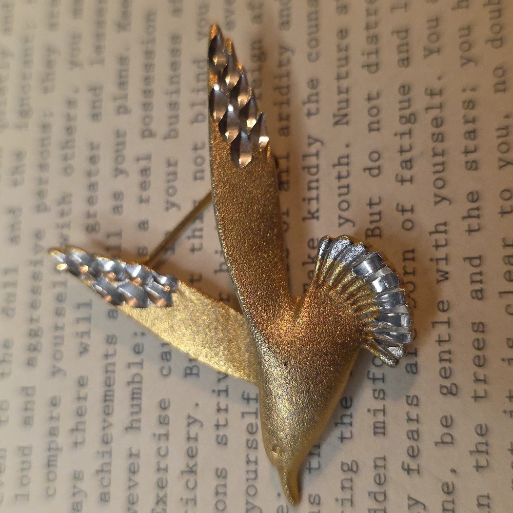 Pewter Signed Elegant Gold and Silver Coastal Bird Brooch
